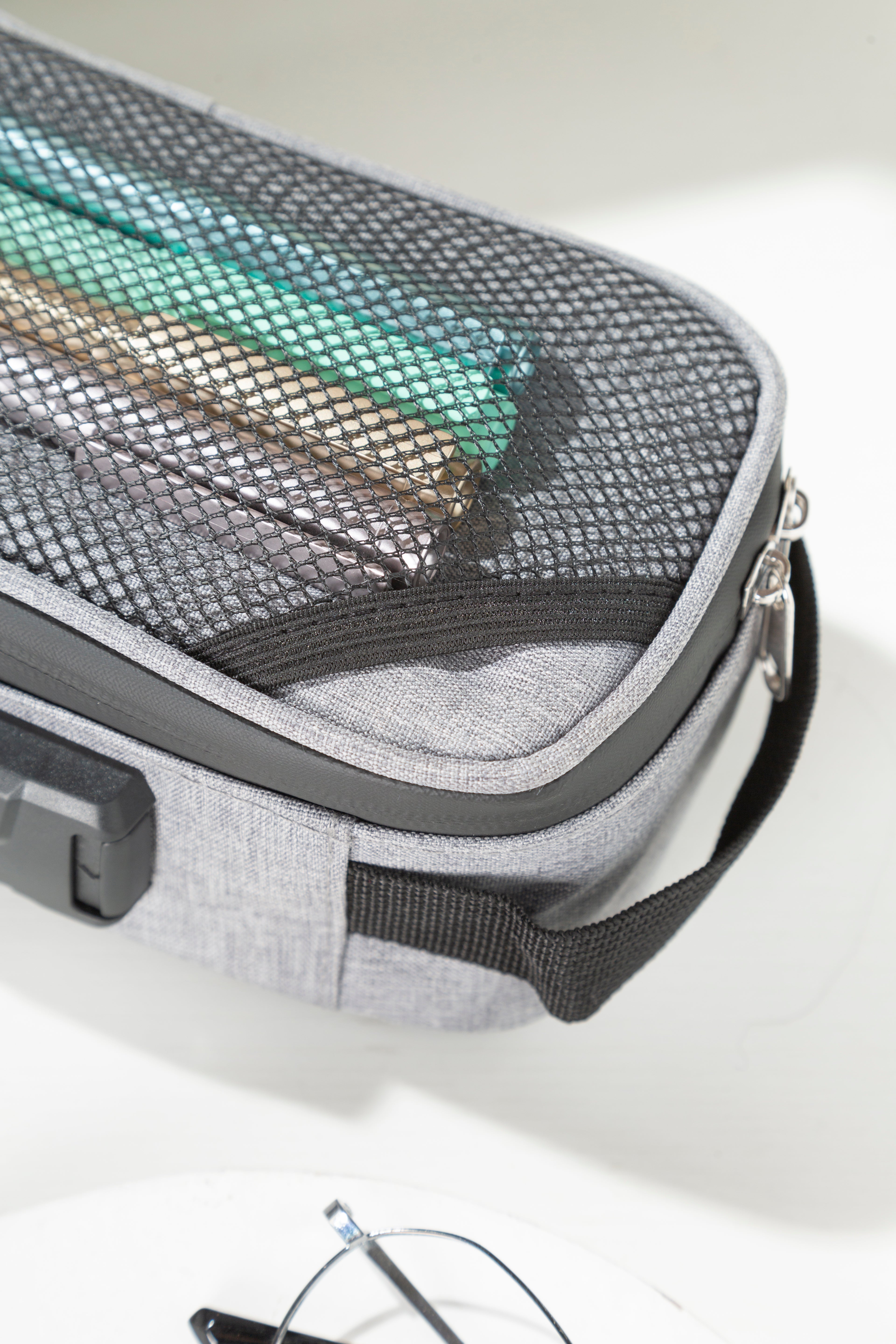 Stasheeze 21x10cm Smell Proof Carbon Lined Bag Water Proof TSA Lock Discreet Secure Box Portable Silver UK