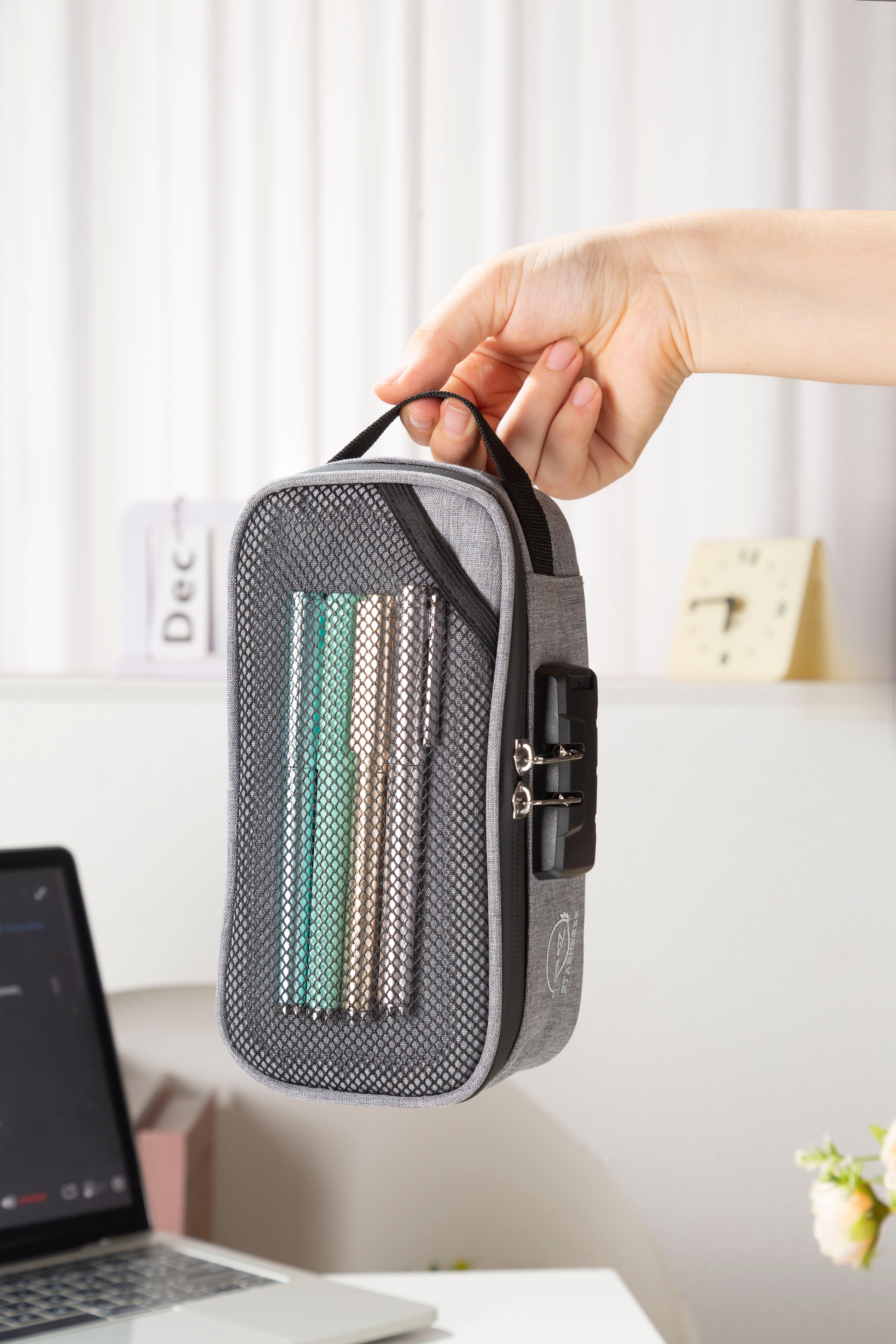 Stasheeze 21x10cm Smell Proof Carbon Lined Bag Water Proof TSA Lock Discreet Secure Box Portable Silver UK