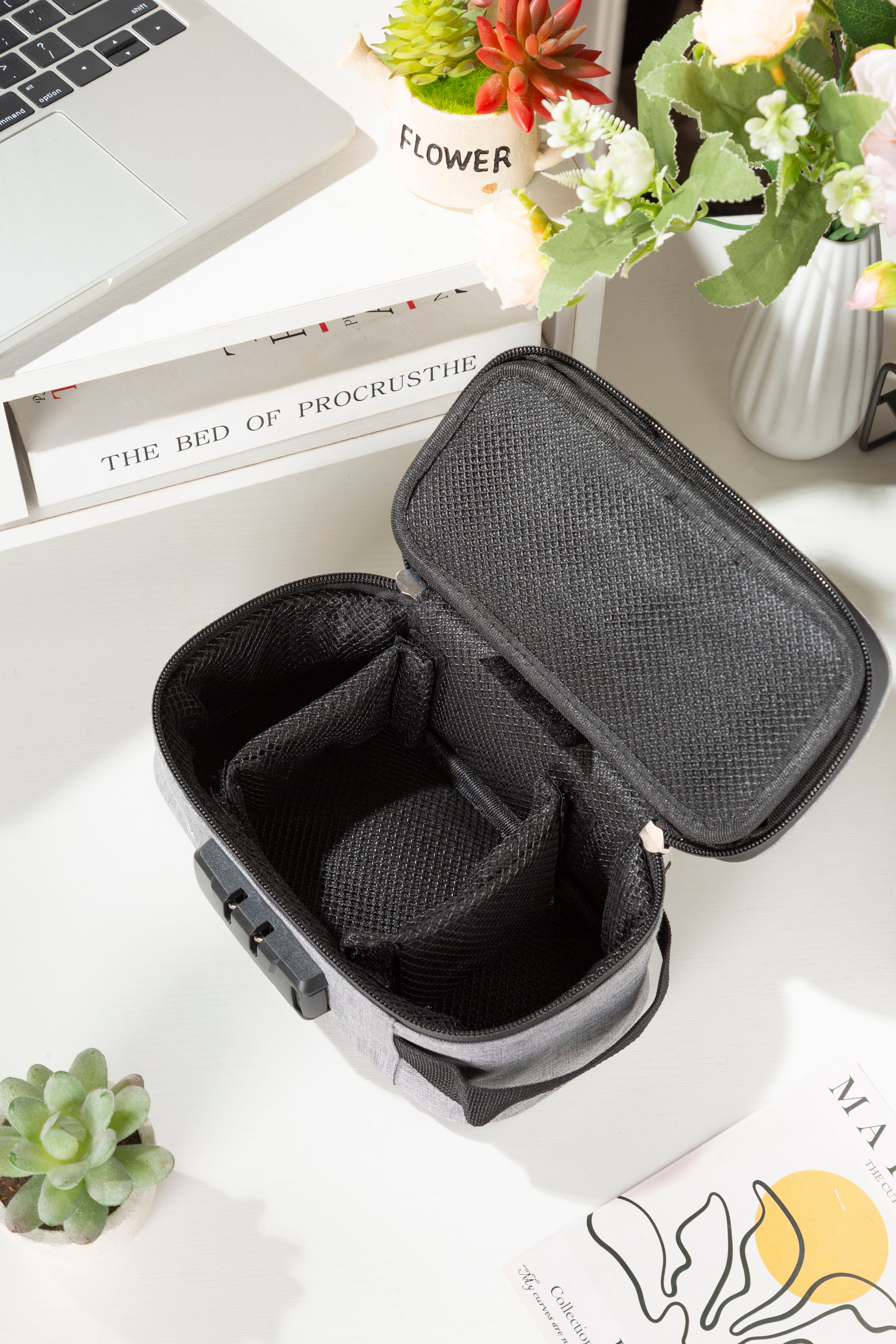 Stasheeze 21x10cm Smell Proof Carbon Lined Bag Water Proof TSA Lock Discreet Secure Box Portable Silver UK